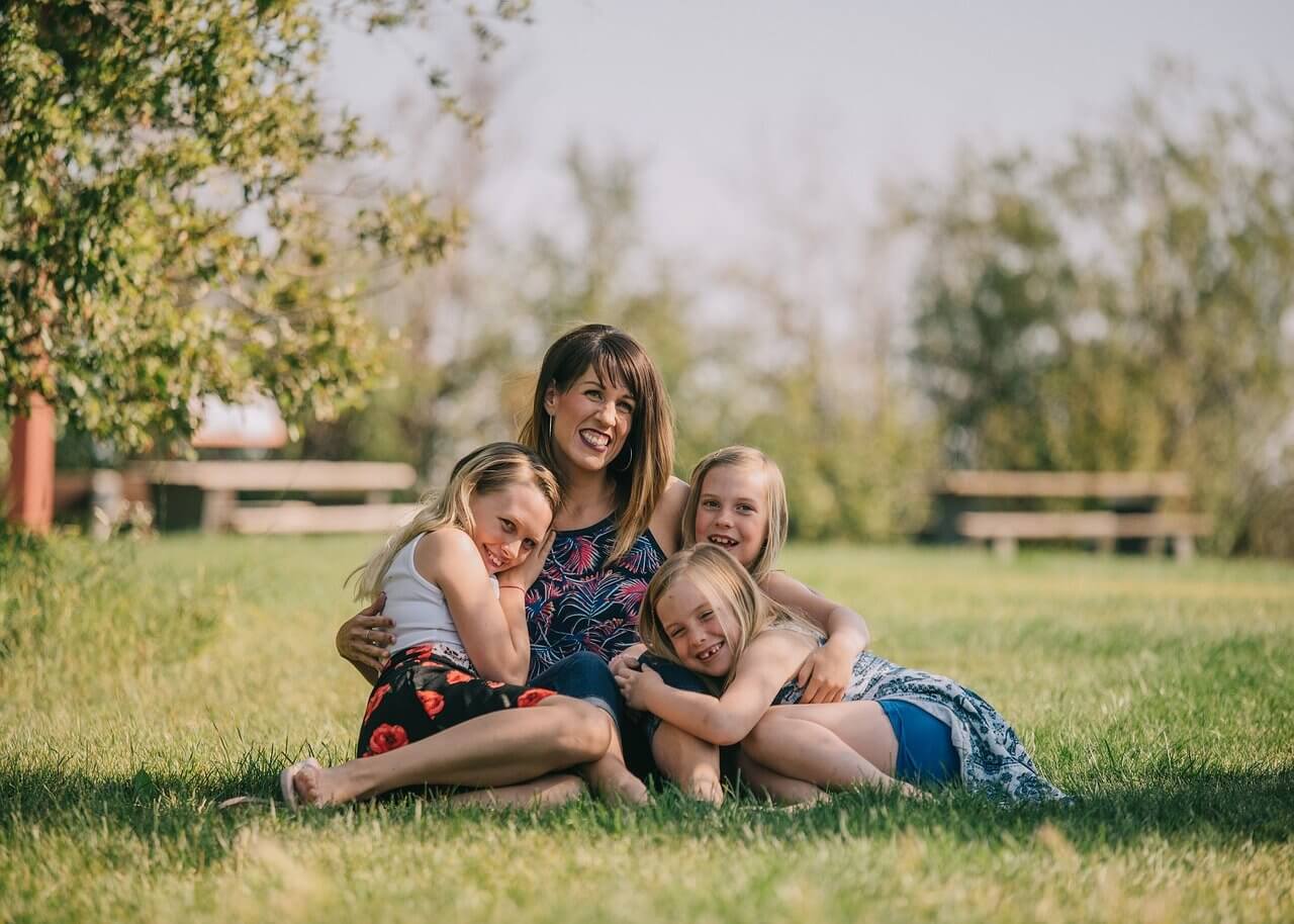 famille-heureuse-d-entendre.jpg