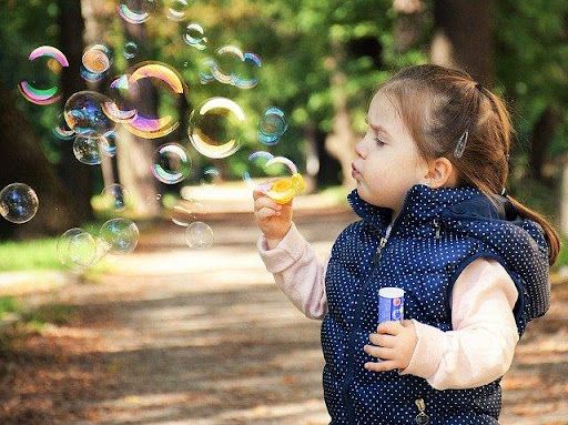 fillette bulle.jpeg