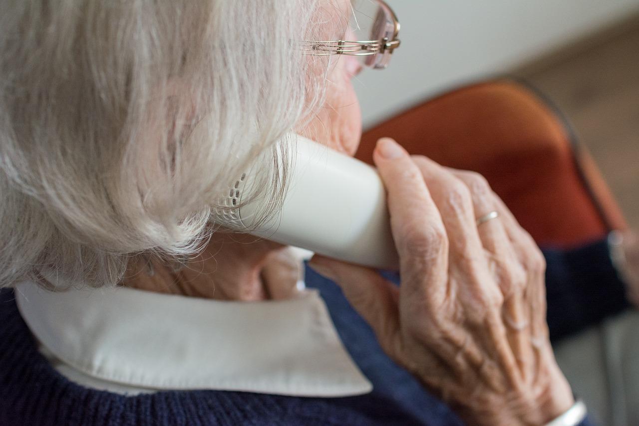 senior-telephone.jpg